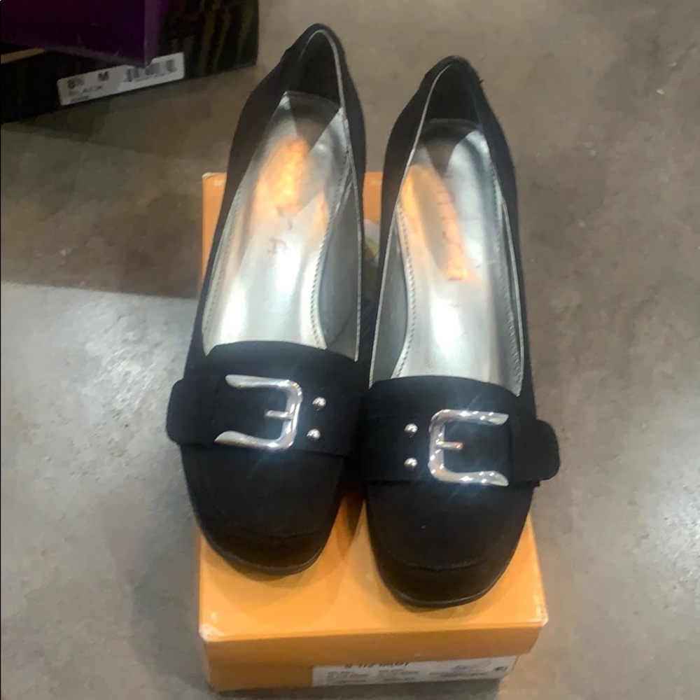 Black wedges